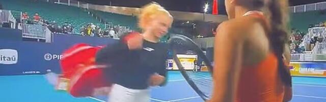 Bizarna scena na Majami openu: Teniserka u suzama napustila teren, protivnica ostala u šoku! /VIDEO/