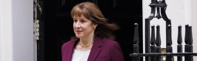 ​Рејчел Ривс: Британске породице трпе због Трампове „лудости”