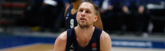 Posle Pengosa, Zenit zadržao i Ponitku, čeka se Lojd