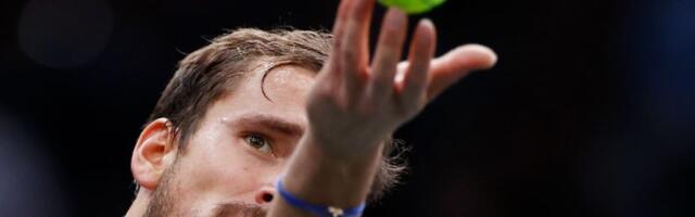 Medvedev izgubio prvi set pa ubacio u četvrtu brzinu i prošao dalje