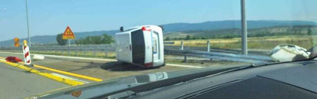 Prevrnuo se automobil kod Leskovca