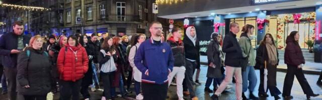 „Kako su korupcija i vlast postali važniji od ljudskog života?“: Studenti i građani Niša obeležili godišnjicu početka blokade na Filozofskom fakultetu