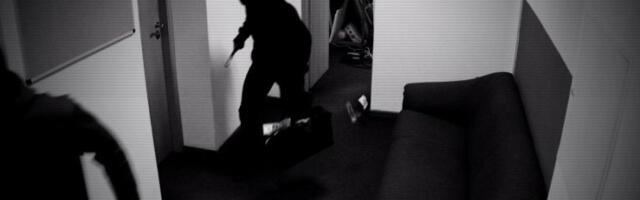 OPLJAČKANA PRODAVNICA U LAZAREVCU! Vlasnik nudi nagradu onome ko PREPOZNA OSOBU SA SNIMKA! (VIDEO)