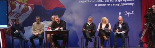 UŽIVO VUČIĆ RAZGOVARA SA GRAĐANIMA U KLADOVU Predsednik u poseti Zaječarskom i Borskom okrugu