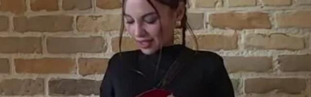 VODITELJKU KOJA JE IZMENJALA UČESNIKE "ELITE" OCRNILI RODITELJI: U rijaliti unete poruke koje su pročitane JAVNO! (VIDEO)