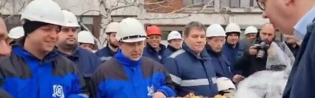 Možda su rudari očekivali lignje, ali moraće da se zadovolje sa kolačima što je spremila predsednikova mama