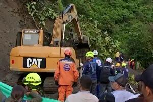 Одрон затрпао аутобус у Колумбији, најмање 33 жртве