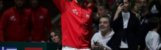 OJSAA! Đoković na zanimljiv način opleo kolo! (VIDEO)