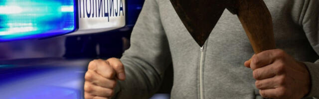 POSVAĐALI SE PRI SEČI BADNJAKA, PA MU ZARIO SEKIRU U LICE! Podignuta optužnica za pokušaj ubistva na Badnji dan!