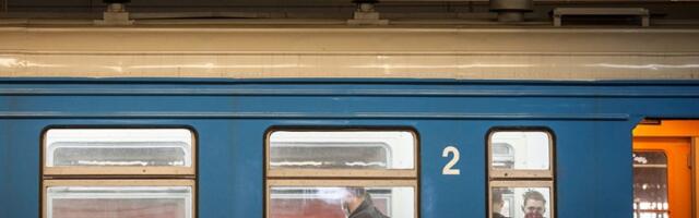 Putnički voz TRI SATA zaglavljen u tunelu kod stanice "Vukov spomenik"