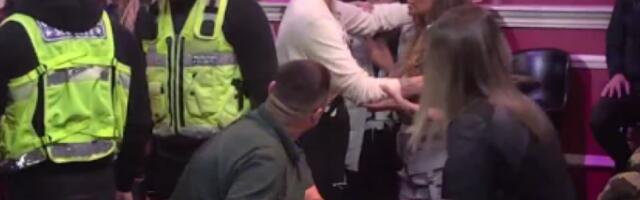 OBEZBEĐENJE UPALO NA ŽURKU MUNJEVITOM BRZINOM: Bebica i Teodora napravili karambol u kazinu, letelo perje na sve strane!