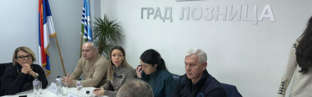 Лозница: водостај Дрине стагнира