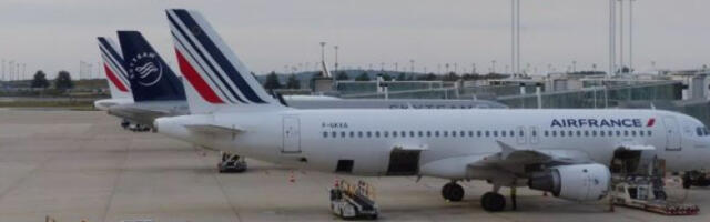 Француски авион за евакуацију се вратио због ракетне ватре