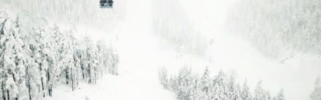 JAK VETAR GA UBIO U GONDOLI? Muškarac izdahnuo posle reanimacije na skijalištu! Žičara se iznenada OTKAČILA I PALA (VIDEO)