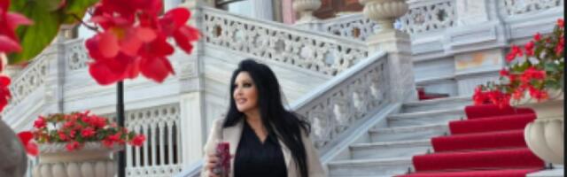 DRAGANA MIRKOVIĆ PROVODI PRVI USKRS S UNUČUCOM! Ovako se farbaju jaja u dvorcu u Beču, ZA NASLEDNICU SAMO NAJBOLJE! (GALERIJA)