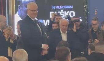 ŽELJKO OBRADOVIĆ STIGAO NA KOMEMORACIJU DUŠKU VUJOŠEVIĆU! Proslavljeni trener slomljen od bola - jedva se suzdržao da ne zaplače! (VIDEO)
