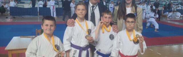 Zlato za tim i niz medalja za Karate klub „Bušido“ iz Leskovca