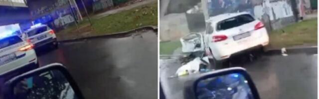 Na Novom Beogradu auto udario u stub - jedna osoba stradala