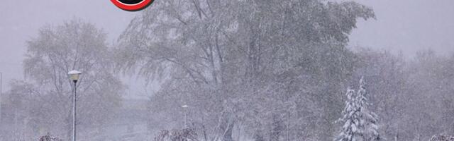 Temperatura pala za 30 stepeni, građani u šoku: Sneg veje u ovom delu Srbije, napadaće i do 20 cm