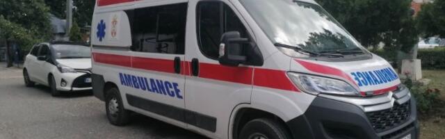 Filmska scena u Beogradu: Saobraćajci i vatrogasci prevrnuli auto na točkove (VIDEO)