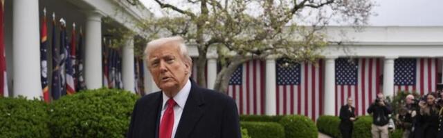 TRAMP ĆE IMIGRANTIMA DAVATI NOVAC DA NAPUSTE SAD: Spremio im i avionske karte, a evo šta ih očekuje "ako budu dobri"