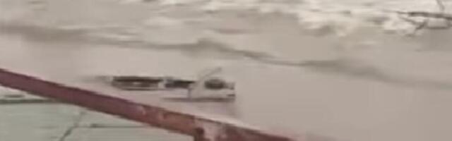 Velika Morava odnela čitav most: Nabujala reka napravila haos, pogledajte dramatičan snimak iz Svilajnca (VIDEO)