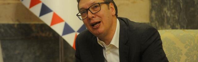 "Sav je naopačke! Đavolja posla": Vučićev potez u crkvi izazvao lavinu reakcija (VIDEO)