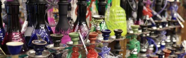 Pokušali da prošvercuju duvan za nargile u boksu za alat autobusa