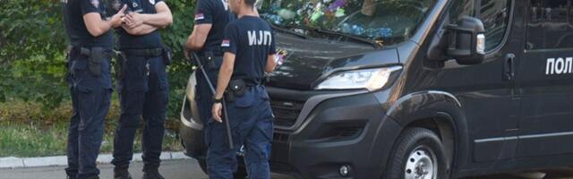 Vračarac (31) pištoljem razbio staklo čoveku na autu, a onda krvlju na haubi potpisao klan!