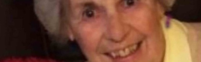 Baka (82) dobila kaznu zbog nepoštovanja kovid mera, uhvaćena je kako partija na žurci!