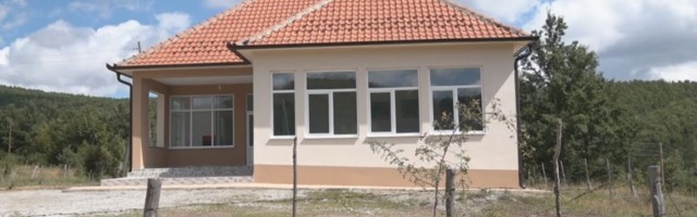 Sredstvima dijaspore renovirana osnovna škola u Lipici