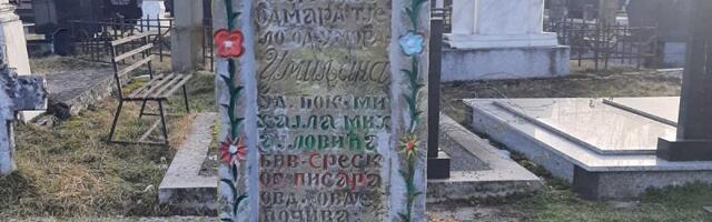 Воштанице у Ивањици на гробу Дражиног оца о Задушницама