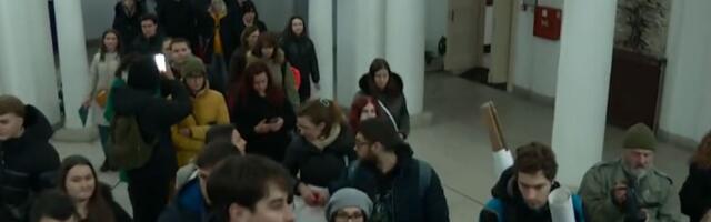 Studenti u Nišu upali u zgradu Rektorata, tu je i policija
