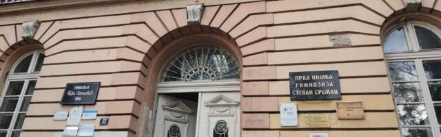 Profesori niškog „Sremca“ naišli na zaključana vrata nastavničke kancelarije, direktorka ćuti