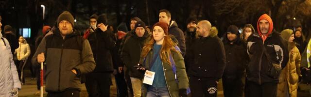 Dokle bre više? Zgubidani blokirali magistralu, ljudi se smrzavaju u koloni (FOTO)