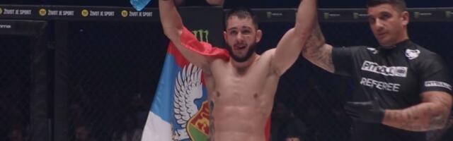 "Smeta im sve što je srpsko!" Miloš Janičić na bokserski debi ulazi sa zastavom Kraljevine Crne Gore