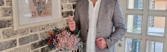 Kurir u omiljenom lokalu legendarnog glumca: Sećanje na Gagu ne bledi i dalje je tu njegov sto! (VIDEO)