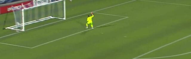 Zoranin muž dobio gol sa polovine terena: Srpski zet se obrukao kao nikad u karijeri, da se smeješ ili plačeš VIDEO