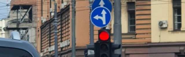 SNS izum: Ni saobraćajni znak ne umeju da postave (FOTO)