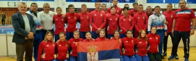 KADETI NA VISINI ZADATKA Srpski rvači osvojili 14 medalja u Zagrebu