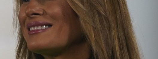 Zašto je neon zelena haljina Melanie Trump digla Ameriku na noge?