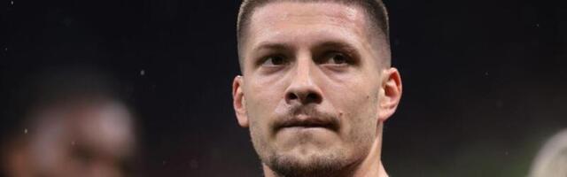 PA, DA LI JE MOGUĆE?! JOVIĆ IZAŠAO NA ZAGREVANJE, PA SE POVREDIO! Srbin eksplodirao u Milanu, uništio Inter, a onda doživeo veliki peh!