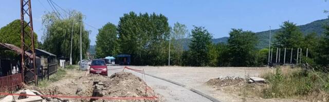 Elektrodistribucija u Vlasotincu skida kablove Jala mreže uz prisustvo policije