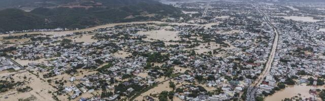 Grad totalno pod vodom: Obilne kiše pokrenule poplave i klizišta - stradalo više stotina ljudi, milioni ostali bez domova (FOTO)