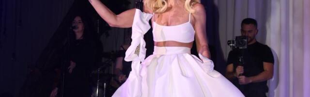 ZAVIRITE NA PORODIČNO SLAVLJE NATAŠE BEKVALAC Hana usnimila emotivni trenutak, baka Mira okružena naslednicama - Danas je njen dan! (FOTO)