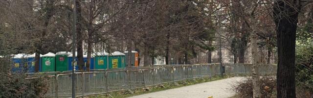 Iz Ćacilenda uklonjen deo šatora, građanima omogućen prolaz