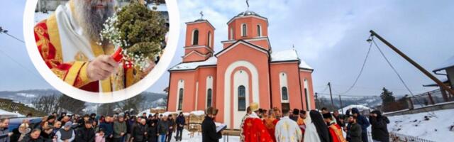 ZIMA POKAZALA ZUBE, A NAROD POKAZAO VERU: Evo zašto se oko Patrijarha danas u Kamendolu sabralo mnoštvo vernika (FOTO)
