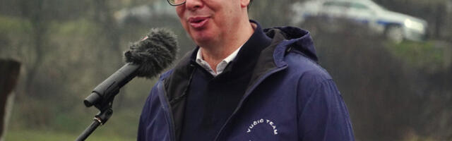 Вучић стигао у Бор где разговара са грађанима