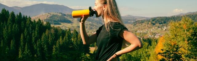 Vaša boca za vodu je leglo bakterija – evo koliko često i kako zapravo treba da je perete