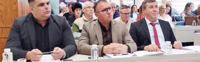 Odbornici odbili predlog referendum o uklanjanju zida na obali Vlasine – nisu nadležni